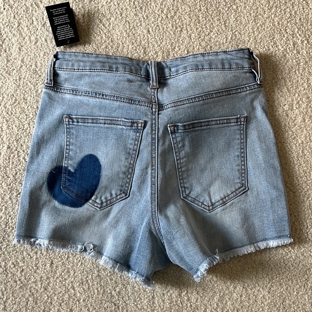 NWT Alter’d State The Doll Heart bottom shorts size 3 /26 - Picture 4 of 4